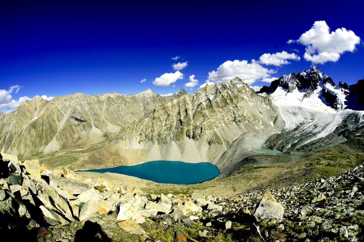 barah-broq-lake-pakistan-tours-eye-shaped-lake